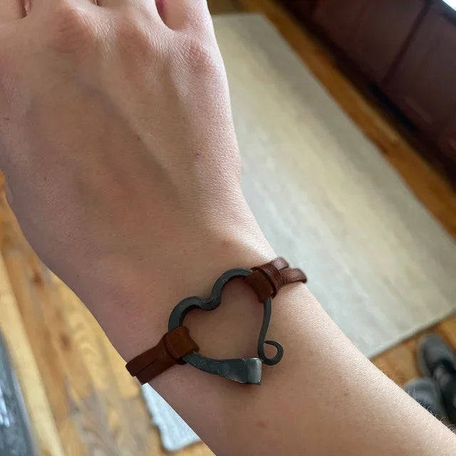 Awishday Handmade Love Horseshoe Nail Bracelet