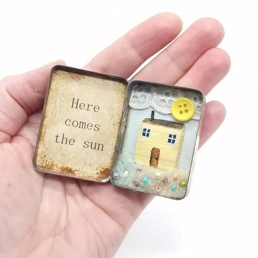 🏠Miniature Wooden House Scene In A Vintage Tin