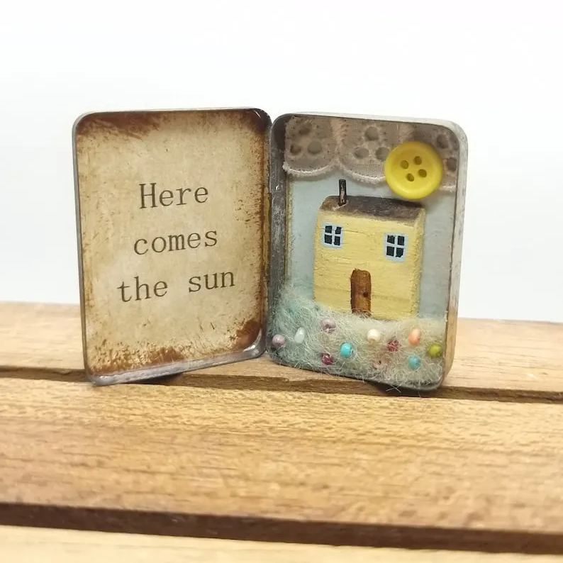 🏠Miniature Wooden House Scene In A Vintage Tin